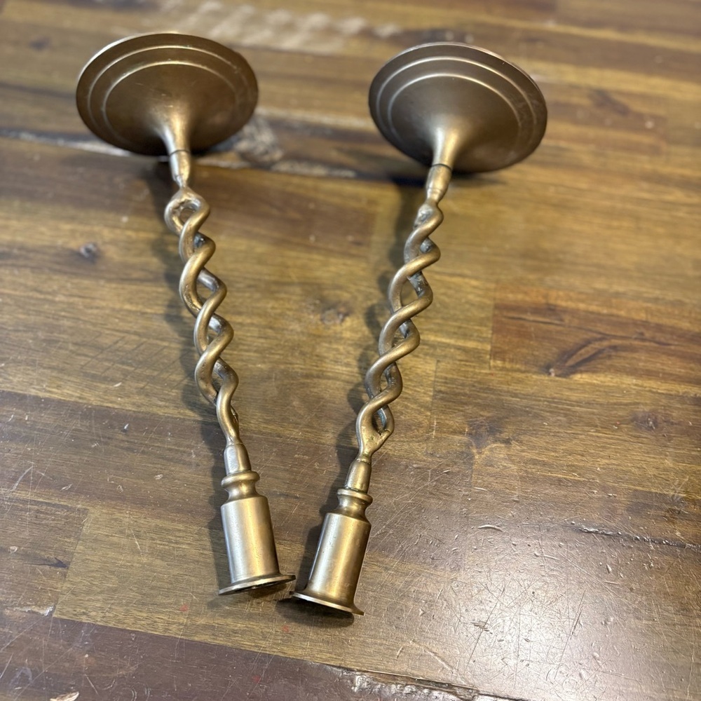 Vintage Brass Twist Candle Holders Candlesticks Tapered Aged MCM - Picture 4 of 8
